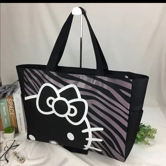 LAST ONE! Hello Kitty tote bag - Picture 2 of 6